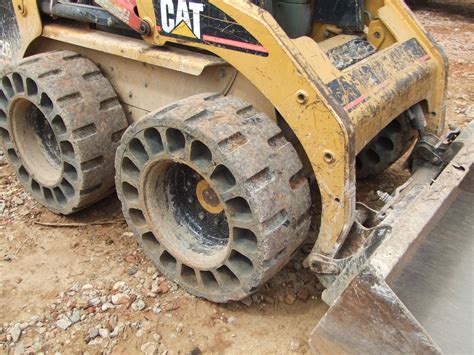 airless skid steer tires|no flat skid loader tires.